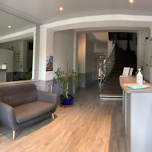 Hotel Logis Du Midi, Salon-de-Provence